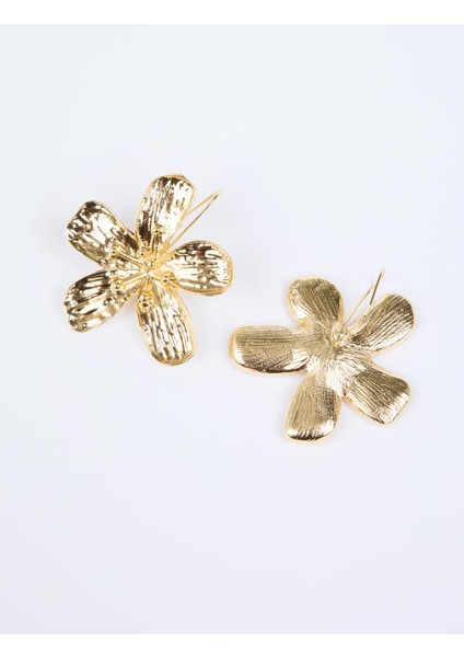 Altın Rengi Çiçek Figürlü Doku Detaylı Küpe modelleri