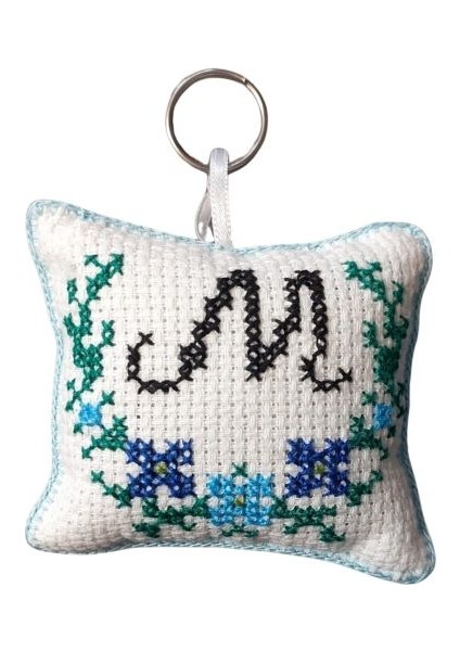 5464 El Yapımı M Harfi Kanaviçe Anahtarlık