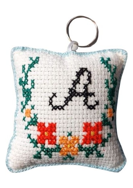 8018 El Yapımı A Harfi Kanaviçe Anahtarlık