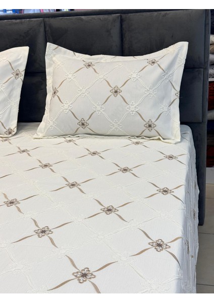 Karaca Velora Nakışlı Pike Takımı 260/260 cm