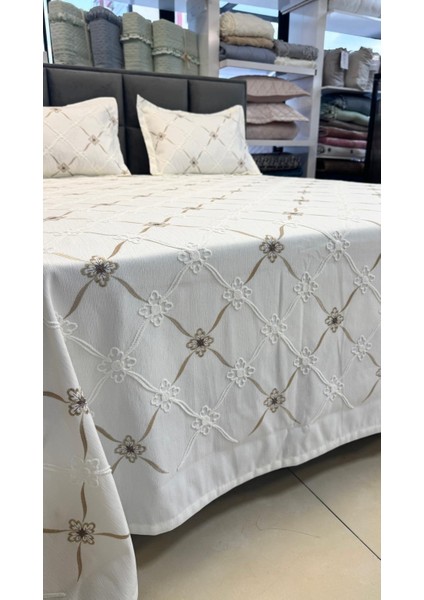 Karaca Velora Nakışlı Pike Takımı 260/260 cm modelleri