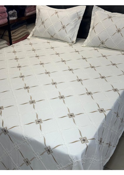 Karaca Velora Nakışlı Pike Takımı 260/260 cm fırsatları