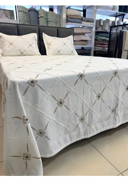 Karaca Velora Nakışlı Pike Takımı 260/260 cm indirimleri