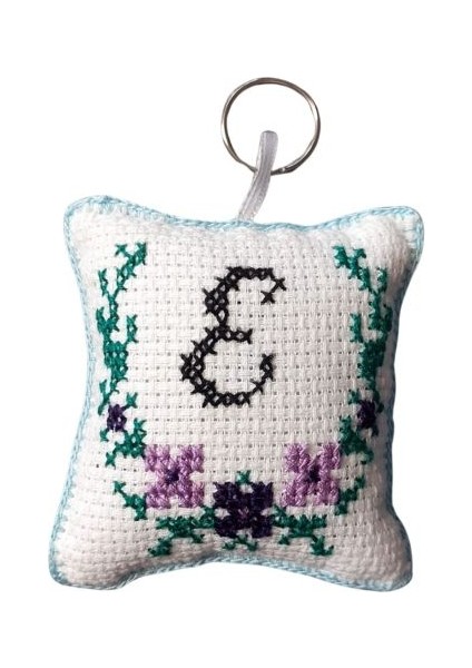 4584 El Yapımı E Harfi Kanaviçe Anahtarlık