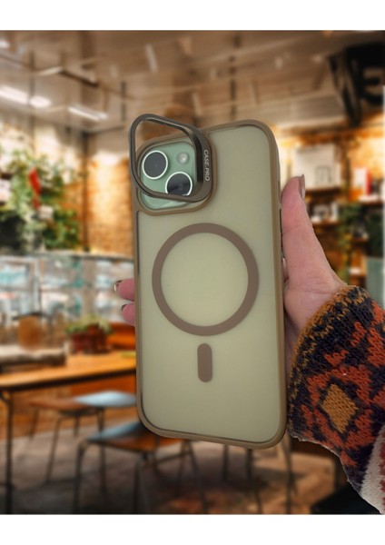 Apple Iphone 15 Uyumlu Kılıf Standlı Mat Magsafe Metal Tuş Kamera Lens Hediyeli Nevada Case