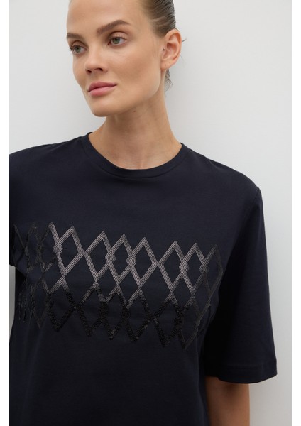 Önü Payet Nakışlı Bisiklet Yaka T-Shirt Lacivert K2623821_015 fiyatları