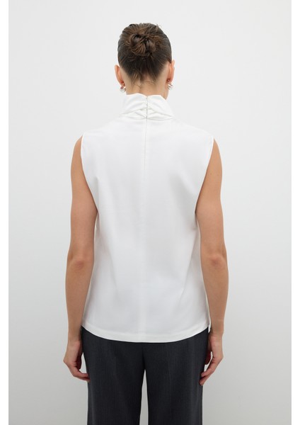 Yakası Fular Detaylı Kolsuz Poplin Bluz Beyaz K2613010_002