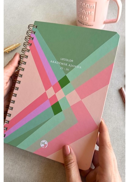 Akademik Ajanda Prism + Kareli A5 Defter + Sticker Book + Klips + Kalem Kutu + Kalem + Kitap Ayracı + Takvim fiyatları