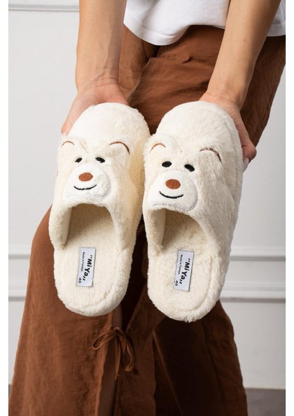 Kadın Panda Figürlü Sessiz Taban Peluş Ev Terliği