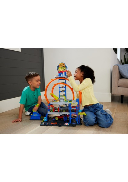 ® Mega Loop Garaj Hot Wheels City Mega Garaj Oyun Seti, 1:64 Ölçekli 1 Metal Oyuncak Araba ve 1 Oyuncak Helikopter JBM74 fiyatları