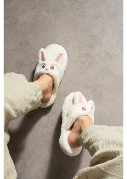 Kadın Tavşan Figürlü Sessiz Taban Peluş Ev Terliği