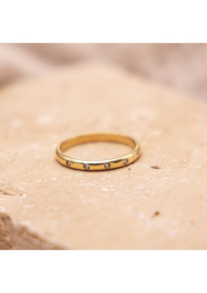Stil ve Zarafet ile Zirkon Taşlı 375 Ayar Altın Kadın Yüzük Koruma Özelliği ile fırsatları