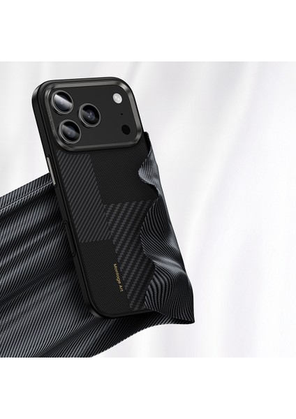 iPhone 17 Pro Max Kılıf M-Safe Şarjlı Karbon Fiber Benks Montage Hybrid Armorpro Kevlar Kapak Siyah