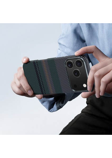 iPhone 17 Uyumlu Kılıf M-Safe Şarj Özellikli Karbon Fiber Benks Aurora Armorair Kevlar Kapak Siyah