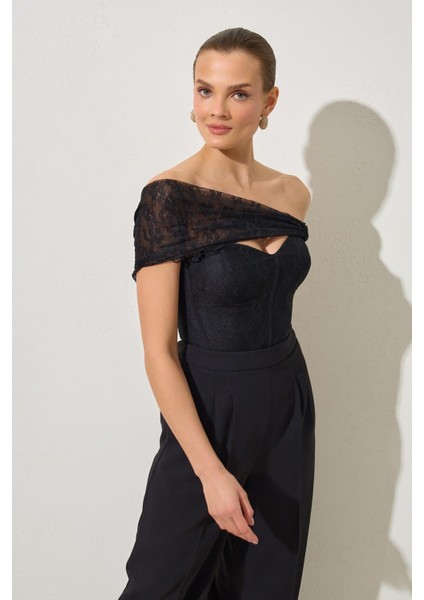 Siyah Kol ve Dantel Detaylı Pantolonlu Tulum indirimleri