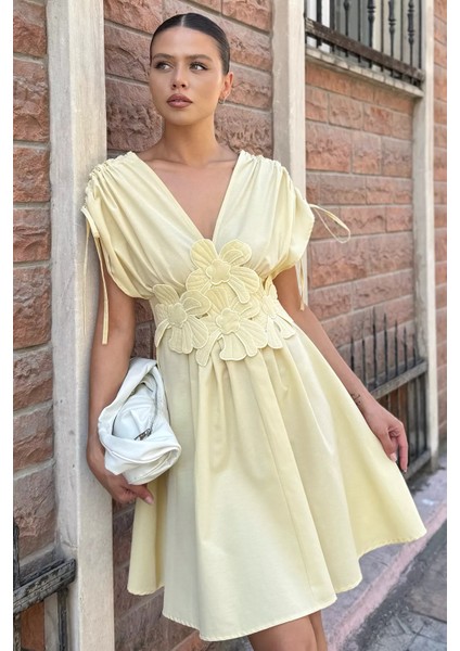 Papatya Aplikeli Kısa Elbise P-00017974