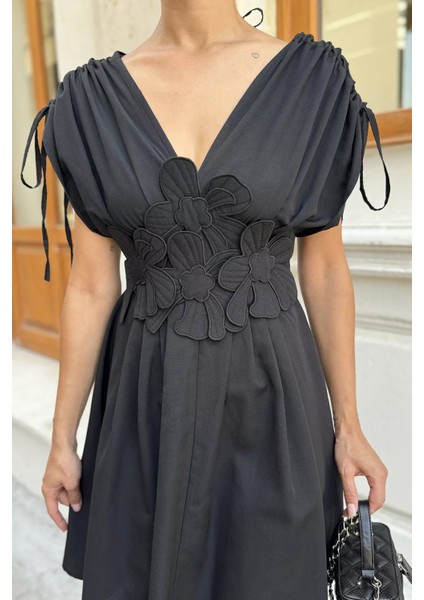 Papatya Aplikeli Kısa Elbise P-00017974 fırsatları