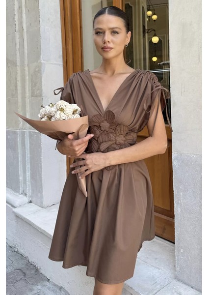 Papatya Aplikeli Kısa Elbise P-00017974