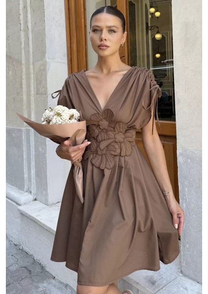 Papatya Aplikeli Kısa Elbise P-00017974 fiyatları