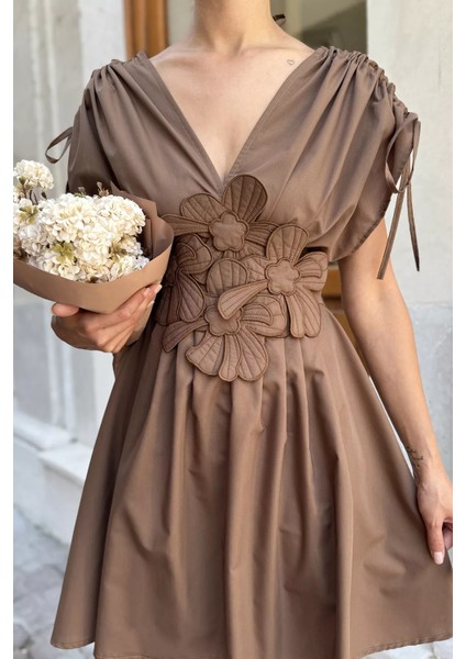 Papatya Aplikeli Kısa Elbise P-00017974 indirimleri