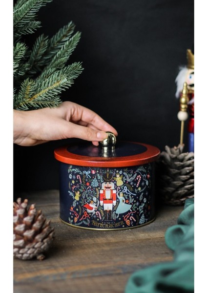 Yuvarlak Metal Saklama Kabı Nutcracker Desenli 14 cm Hava Geçirmez Kapaklı 1,3 lt