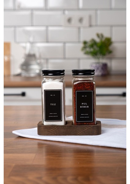 2'li Ahşap Standlı Cam Baharatlık Seti Kapaklı Siyah Etiketli Baharatlık