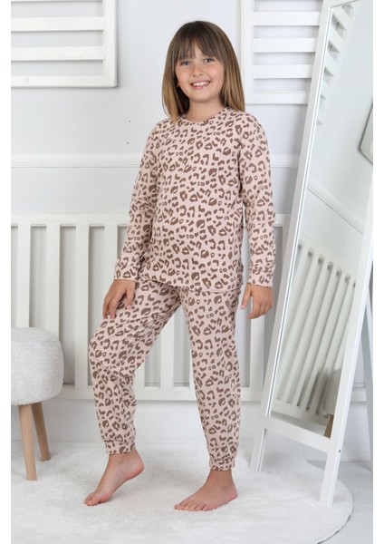 Minik Uyku Avcısı - Vahşi Rahatlık Serisi Leopar Desenli Kız Çocuk Pijama Takımı fırsatları