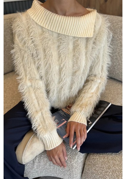 Yaka Detaylı Sakallı Triko Kazak P-00017982