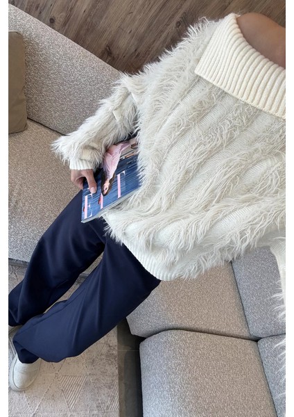 Yaka Detaylı Sakallı Triko Kazak P-00017982 fırsatları