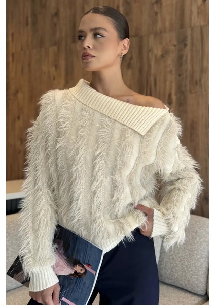 Yaka Detaylı Sakallı Triko Kazak P-00017982 indirimleri