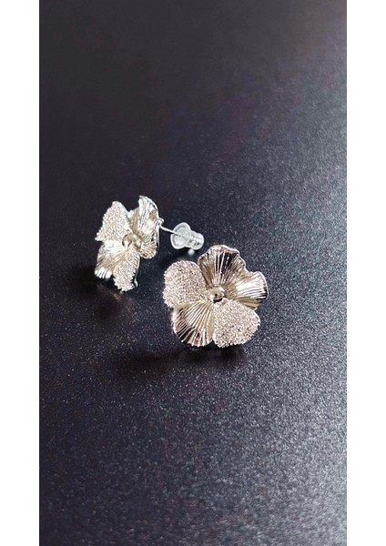 Zirkon Taşlı, İğnesi Gümüş Çiçek Formunda Küpe 642, Gümüş Renk modelleri