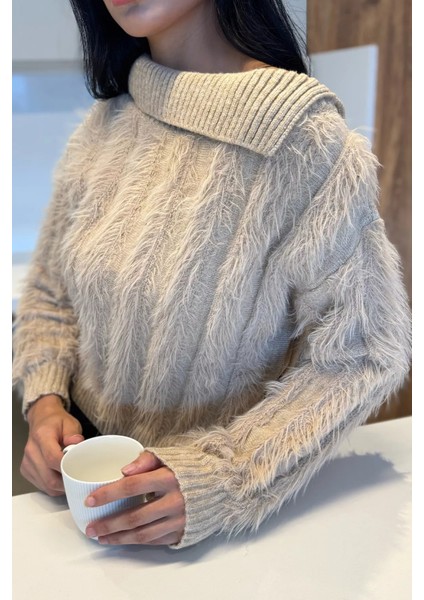 Yaka Detaylı Sakallı Triko Kazak P-00017982