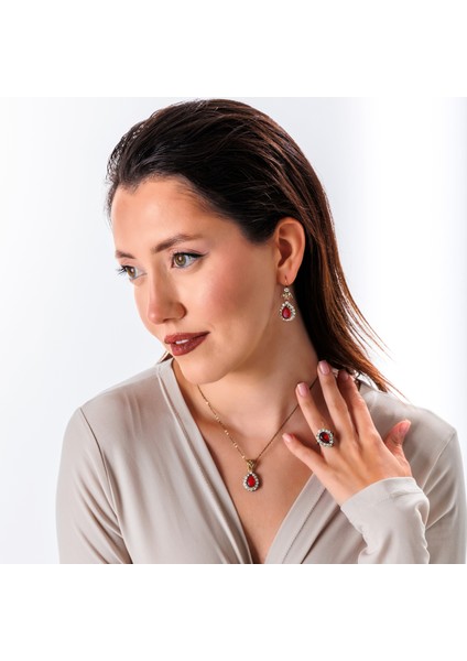 HÜRREM SULTAN KIRMIZI BAKIR EL YAPIMI KRİSTAL TAŞLI KARARMA YAPMAZ KADIN KOLYE KUTULU fiyatları