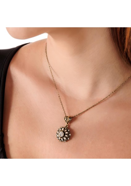 SULTAN TACI BAKIR EL YAPIMI KRİSTAL TAŞLI KARARMA YAPMAZ KADIN KOLYE KUTULU