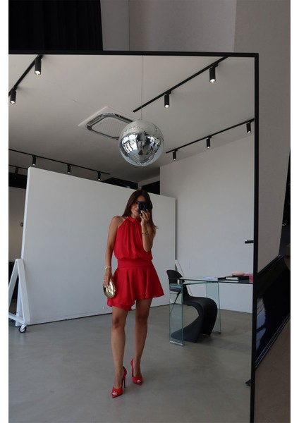 Boydan Bağlamalı Altı Fırfırlı Mini Elbise