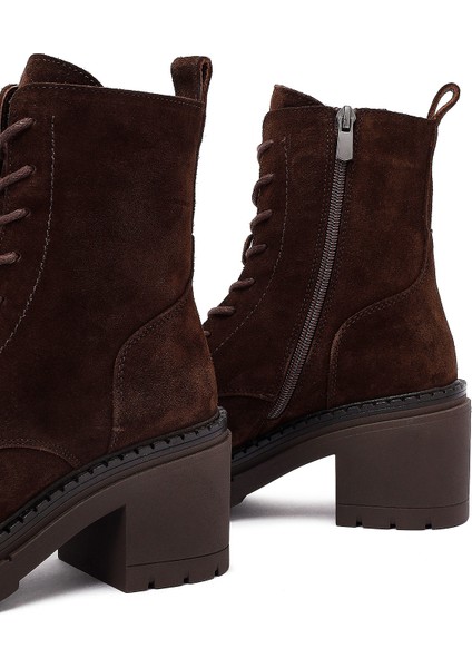 Kadın Kahverengi Fermuarlı Kalın Topuklu Süet Deri Postal Bot 25WFD141110