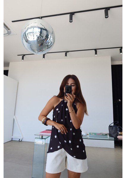 Ö.ö Önü Yırtmaçlı Puantiyeli Bluz