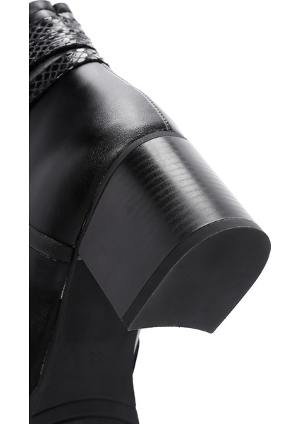 Kadın Siyah Fermuarlı Kalın Topuklu Bot 25WFE250418