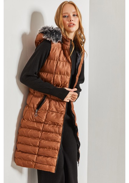 Kadın Kapişonu Kürklü Cep Desenli Uzun Yelek