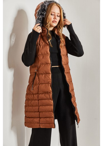 Kadın Kapişonu Kürklü Cep Desenli Uzun Yelek modelleri