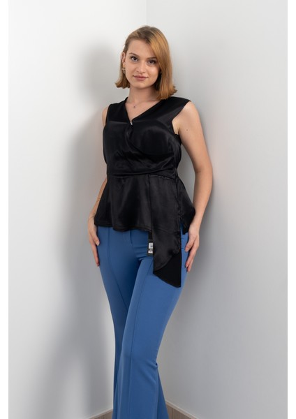 Yan Kuşak Dataylı V Yaka Kolsuz Bluz 70028