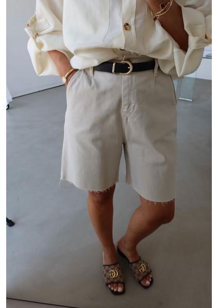 Paçası Kesik Kemerli Denim Şort fiyatları