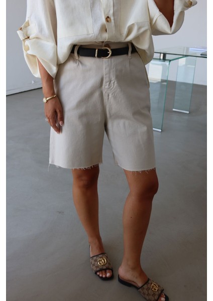 Paçası Kesik Kemerli Denim Şort fırsatları