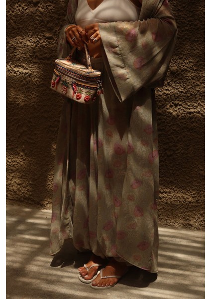 Çiçek Desenli Paçası Lastikli Pantolon fiyatları