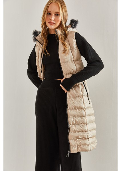 Kadın Kapişonu Kürklü Cep Desenli Uzun Yelek