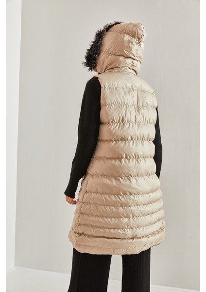 Kadın Kapişonu Kürklü Cep Desenli Uzun Yelek modelleri