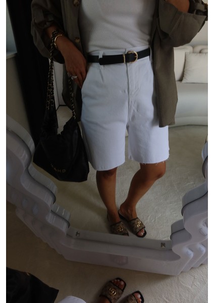 Paçası Kesik Kemerli Denim Şort fiyatları