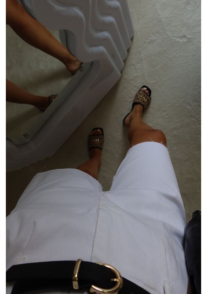 Paçası Kesik Kemerli Denim Şort modelleri