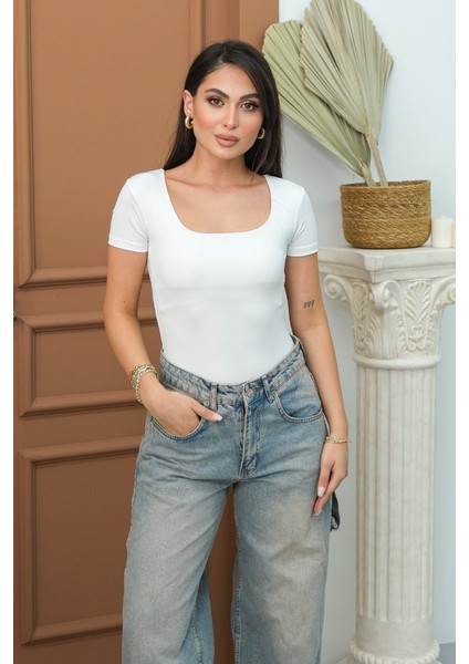 Kadın T-Shirt Kısa Kollu Kare Yaka Alttan Çıtçıtlı Slim Fit Zıbın Bluz