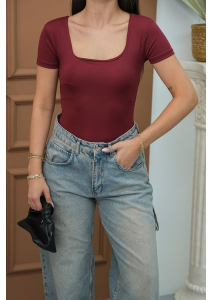 Kadın T-Shirt Kısa Kollu Kare Yaka Alttan Çıtçıtlı Slim Fit Zıbın Bluz fırsatları